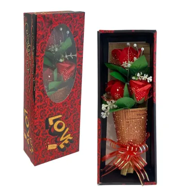 RAMO ROSAS EN CAJA LOVE,